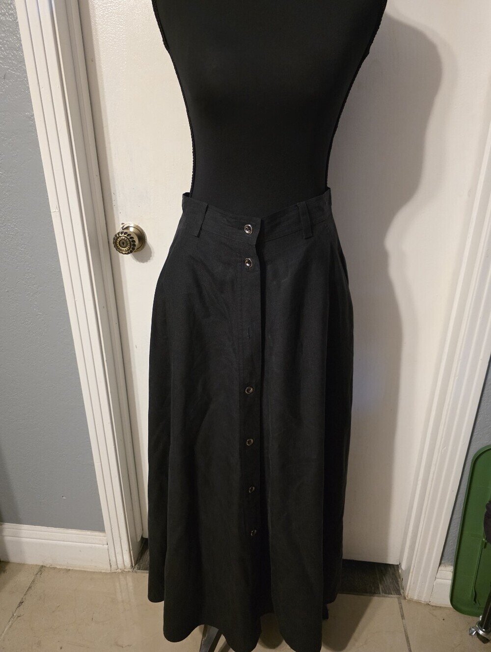 Company By Ellen Tracy Vintage Black Button-Front Maxi Skirt